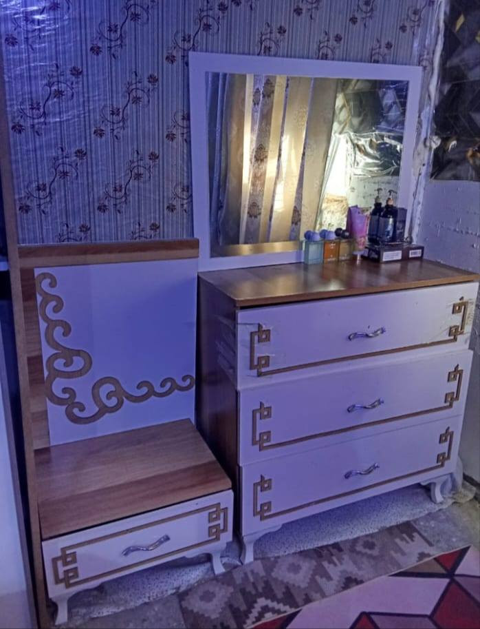 ***********
شراي يراسلني واتساب فقط
غرفه تركي ٥ قطع سعر ٢٠٠ وبيهه مجال كلش مستعجله ع البيع  عنوان بغداد الزعفرانيه
