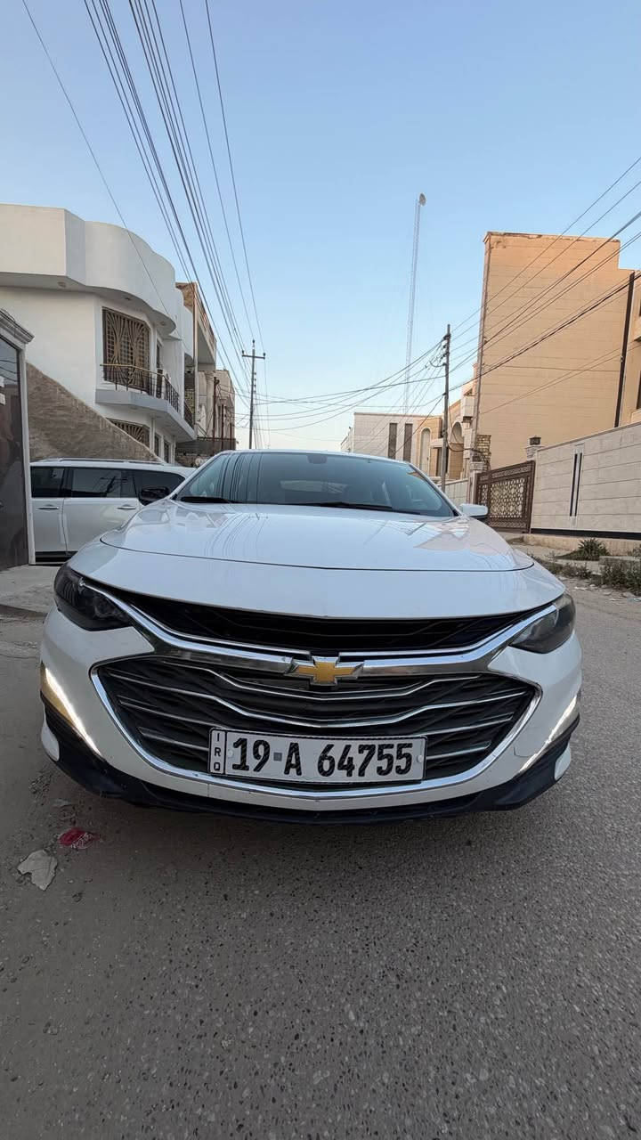 ماليبو موديل 20للبيع
باسمي مكينه كير مكفوله 
حادثها من امريكه شبر بخشم الجاملغ الايسر فقط وهنا بل عراق صار ببها شبر بل جاملغ اليسار ع مقدار كذالك شبر ادامه للسياره من بلكات ودهن وتايرات ومنظومه البانزين اصلي  حداديه نظيفه 
مكان السياره بابل مركز المدينه 
*********** حلة, بابل
