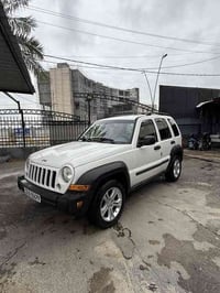Jeep liberty 2007  رقم جديد سنوية جديد بطاقة بنزين  واتس اب 0770236980...