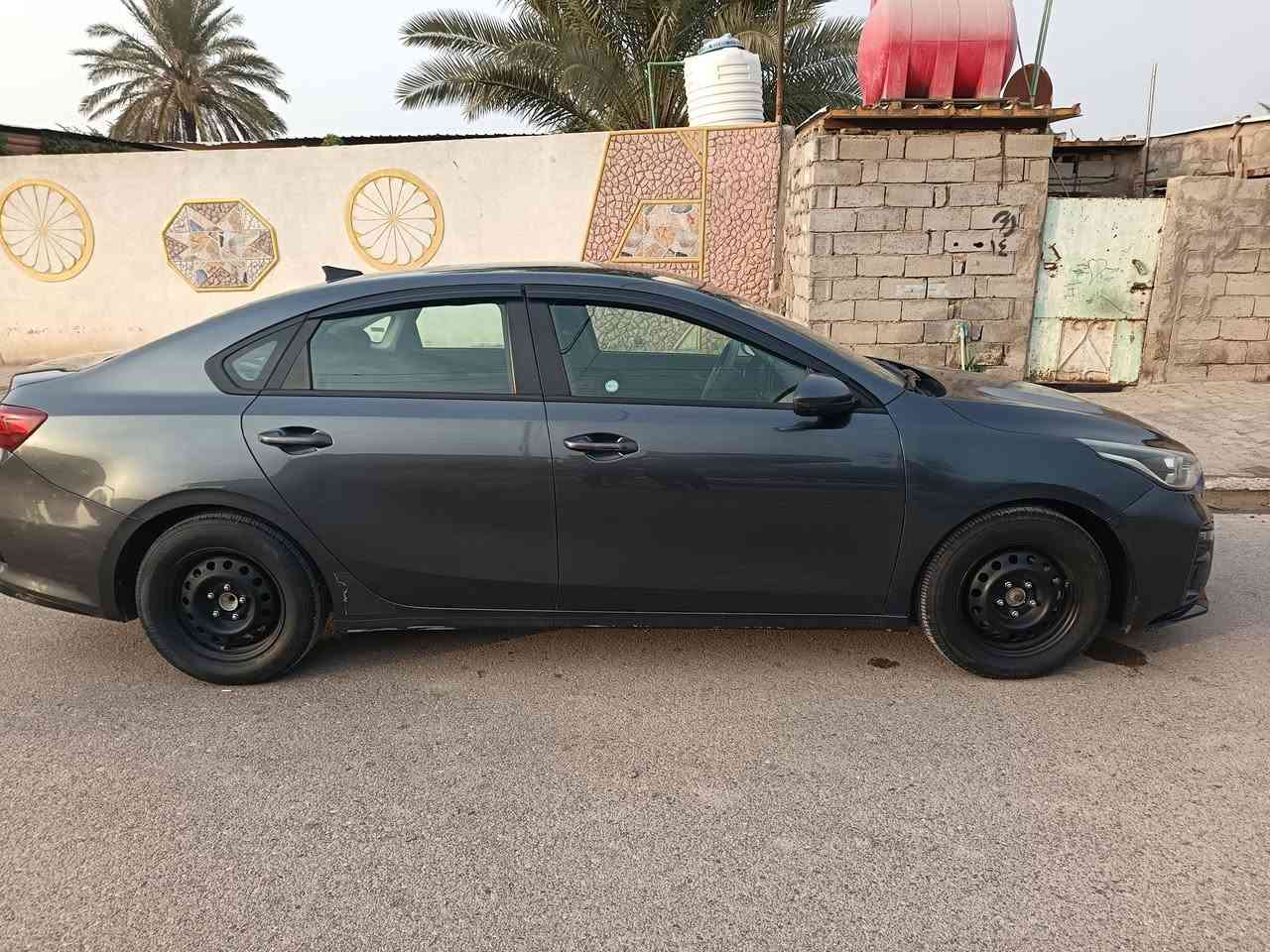 السلام عليكم للبيع كيا فورتي موديل 2021 بيها قطعتين صبق جامبق وبنيد مكينه وكير جدد تخم تاير صدر رقم بغداد الدولي مكاني بغداد السعر 125 وبيها مجال ***********
