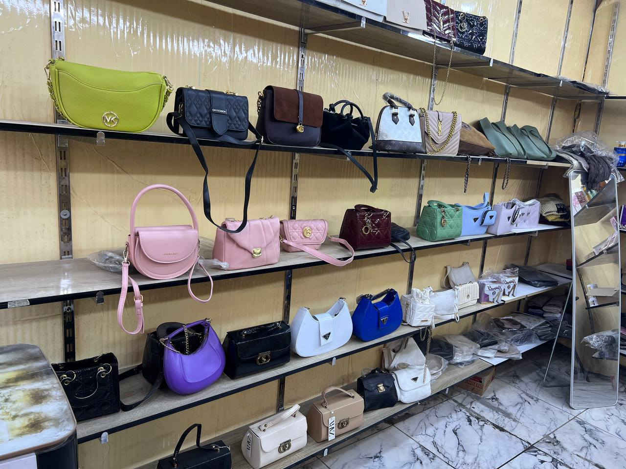 رف محل مستخدم شهر واحد فقط
عشر رفوف طول مترتين ونص
5 رفوف طول 95 سم
5 رفوف طول مترتين ونص
***********
