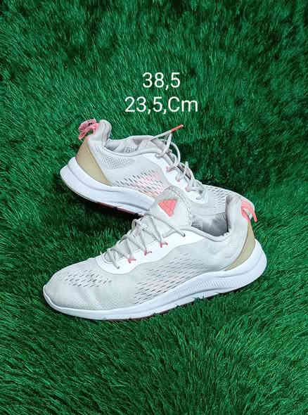 👟وجبه اوربي فول نظافه 💯
اورجنال باله مستخدم 
قياسات مختلفه   .اسعار مختلفه 
يوجد توصيل جميع المحافظات 🚛 
للتواصل .🌷***********📱
