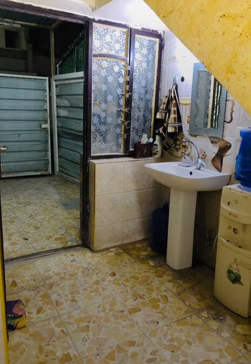 السلام عليكم مشتمل للبيع المساحة ٧٥ متر الوجه ٧ونص نزال ١٠ طابو ملك صرف يحتوي على استقبال مطبخ خدمات منور غرفه نوم الطابق الثاني ٢نوم الموقع مميز البياع الشهداء خلف اسواق ابو رائد اللاستفسار اتصل ***********
