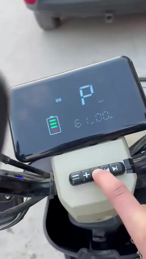 سلام عليكم دراجة R92025 للبيع السعر 550وبيها مجال دراجة كاملة مال وكالة كهربائيات كاملة كفالة عامة دراجة مال بيت بس للصخرة نطلع بيها العنوان خاص والرقم بي واتساب ***********
