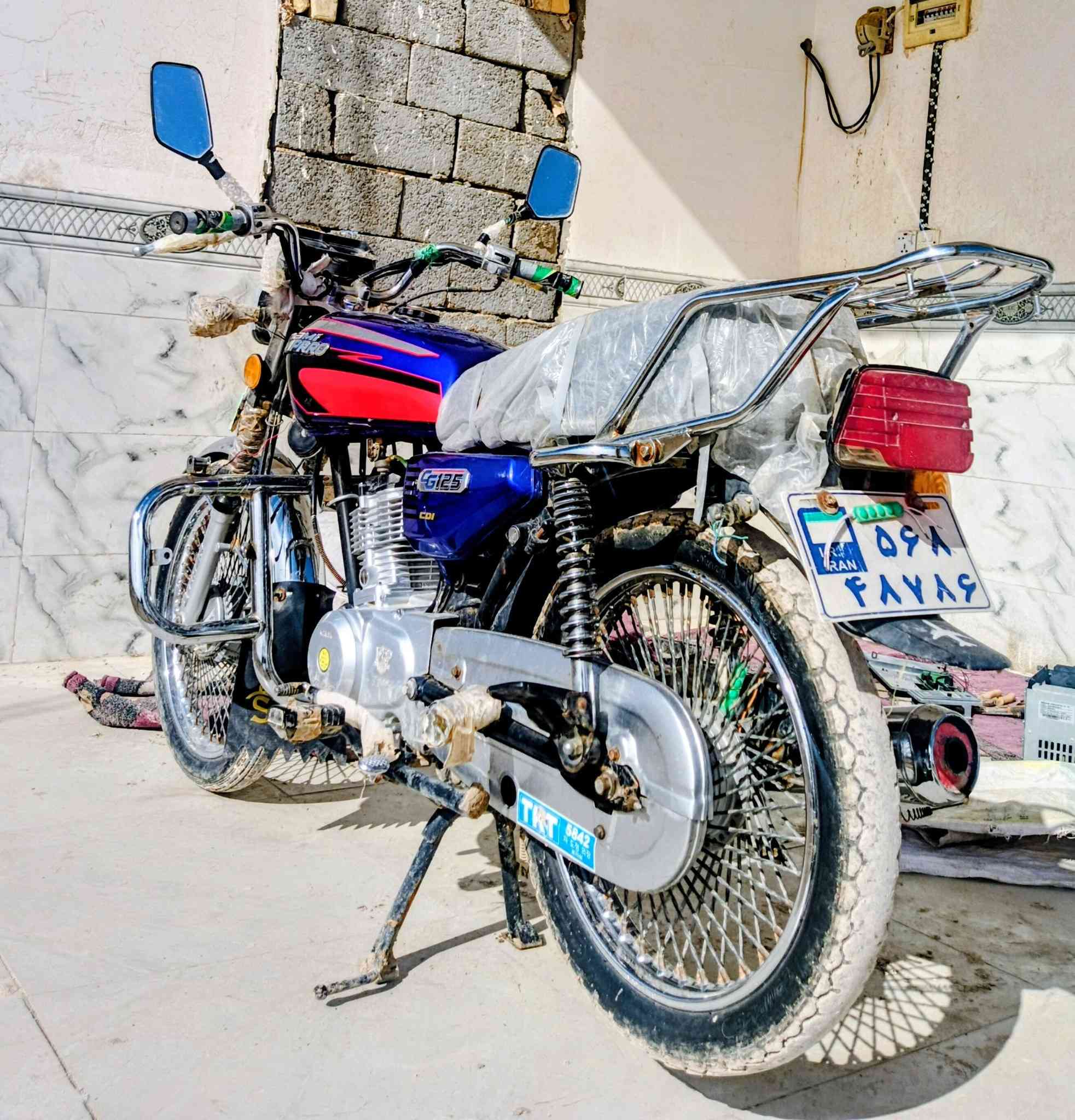 سلام عليكم دراجه21 للبيع نضيفه محرك ما مفتوح سعر 650 وبيها مجال قليل المكان سماوه قض الخضر متواجد واتساب ***********
