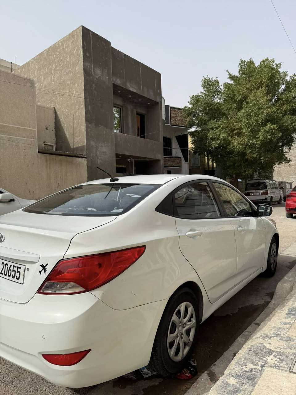 اكسنت 2016 وارد امريكي 
رقم بغداد الانگليزي 
حادثها قبق جنطة وبالعراق قطعتين صبغ السونار وصور الحادث مرفقة بالمنشور 
محرك كير تبريد كفالة 
تخم تاير جديد 
تخم مجاول وبلكات جديد
ادامة كاملة وباتري جديد
شاشة وارضيات حوضية ودوشمة 
بنزين محسن ودهن اصلي فقط 

 السعر ٩٨ ورقة العنوان حي الجهاد 
رقم الهاتف : ***********
