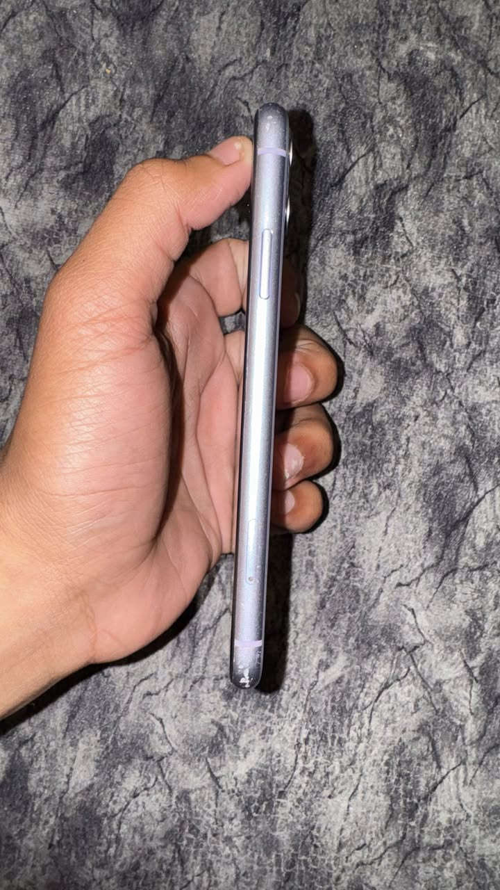 ايفون 11عادي للبيع بطاريه 78فول نضافه السعر 275بلاديي بي مجال للشراي واتساب***********
