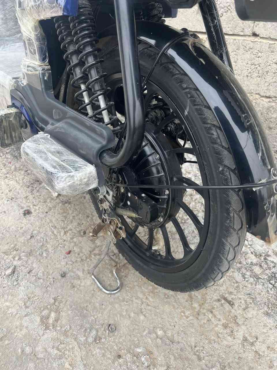 بايسكل شحن جبلي 
الموديل 2025
سويج بصمه وكارت 
تشغيل عن بعد 
5بطاريات 
بريك دسك 
السعر المطلوب ٤٢٥ وبي مجال
*********** للتواصل
