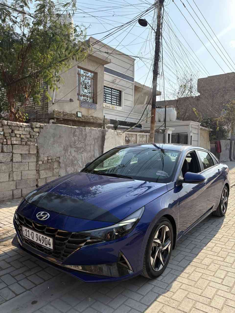 السلام عليكم هونداي النترا موديل 2023سياره جديده بمعنى الكلمه ماشيه 50محرك 2000دوش نص فول السياره 
بصمه 
تدفئه كشنات 
نقطه عمياء 
شاشه ديجتال متصل 
سايد بريك بصمه 
اتوو هولد 
رادار امامي 
رادار خلفي 
حساسات امامي +خلفي 
لد امامي +منضومة زنون 
مانع انزلاق 
تحديد مسار 
قياده ذاتيه 
وبعد بيها مواصفات هواي 
السياره شاد الها منضومه غاز إيطاليه بعدها بل ضمان  
كتلوكات الشركه كلها موجوده بسياره محرك كير كفاله 
حادث السياره حافه البنيد لا لغد ولا شاصي نفسه البنيد معدل كفاله عامه من صبغ وتبديل عنوان السياره بغداد الكرخ اتصال ***********
