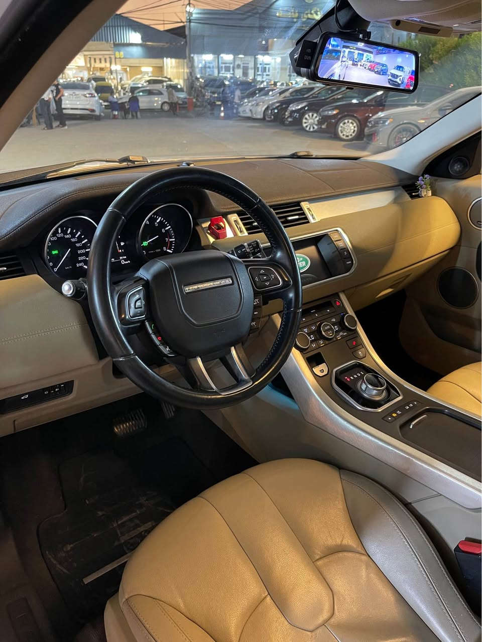 Range Rover 2014
فول فول مواسفات سفري شريكة 
بي سبوغ بي تعديل سيارةكة زؤر پاكة
76هةزار كيلومتر حقيقي رويشتوة
مواسفاتي بسمة كوشن جلد پانوراما بريك كارةبايي زور مواسفاتي تر 
رةقةم و سةنةوي هةموو نويية بةناوي خؤمة
يةك دينار مسرةفي تيدانيية 
موبايل ***********
واتساب *********** مخمور, أربيل
