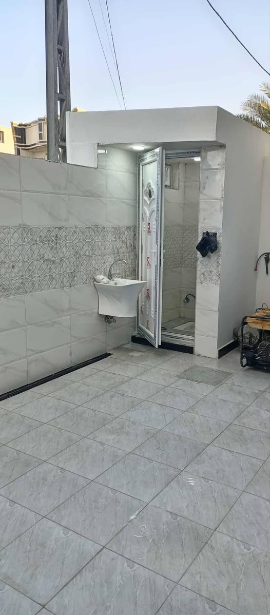 ‏🕋بسم الله الرحمٰن الرحيم🕋
‏
‏🤝السلام عليكم ورحمه الله وبركاته🤝
‏
‏🌐الموقع الانبار/قضاء الفلوجه 
‏
‏🏡 بيت للبيع .بيت للبيع .بيت للبيع  
‏
‏🏡في منطقه الظباط الرابعة حي الشهداء 🛣️ 
‏
‏📐المساحه 150م الواجه 7.5م حديث 
‏
‏🛣️ مقابل حديقه وساحه
‏
‏📄نوع العقار طابو صرف سند 📄
‏
‏⚠️ يتكون من طابقين شغل درجه اولى 
‏
‏♦️كراج
‏♦️مدخل
‏♦️استقبال
‏♦️مطبخ 
‏♦️صاله 
‏♦️غرفه عدد 4
‏♦️حمام عدد3
‏♦️ مناور 2
‏
‏💲 السعر المطلوب 180 وقابل للتفاوض، 
‏
‏
‏☎️***********☎️ 
‏
