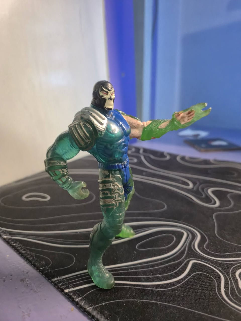 شخصيت Bane) من عالم با تمان، وهو من إنتاج عام
1995 تقريبا 
500


**إذا كنت صاحب هذا الإعلان وتريد حذفه لأي سبب، رجاءا أرسل رسالة إلى الدعم الفني**