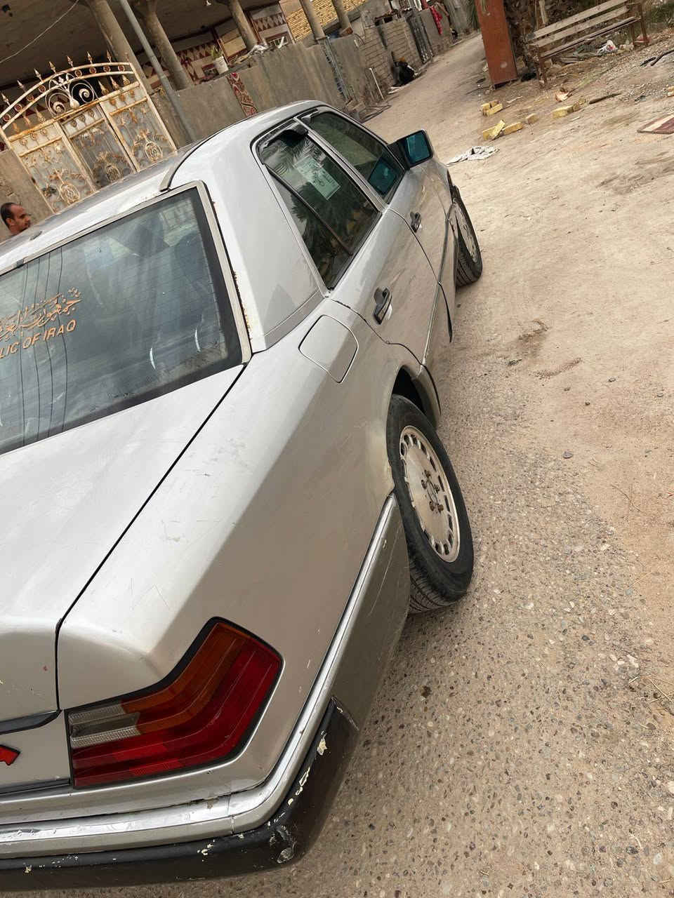 السلام عليكم
مارسدس  دب رقم بصرة مكفولة من ضربة وصبغ العام محوره مكينة ثنين ونص كفالة مكينه وكير تبريد شغال  المكان البصرة الدير ***********
