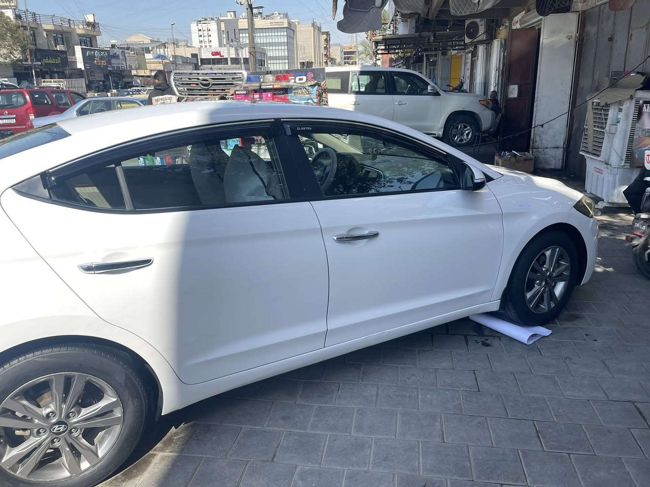 اسلام عليكم الانترا 2018خليجي 
بسمي فتحة سقف
حساس خلفي 
شاشة كامرة زنون LED
سعر 147$
غير متواجت عل نت 
***********
