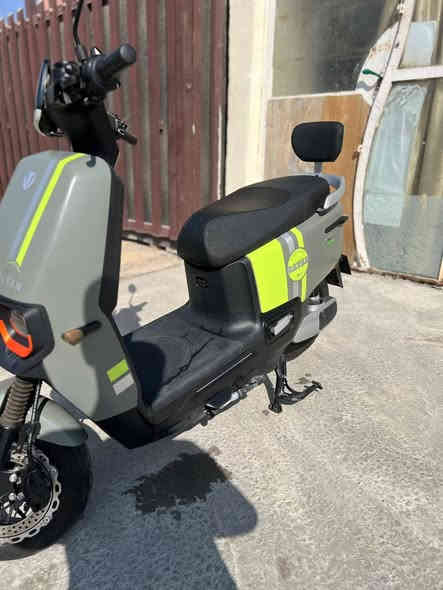 السلام عليكم 
للبيع دراجه شحن RAYAN غنيه عن تعريف
دراجه اخت زيرو شخط واحد ما بيها 
تجي 6 باتري الكبار ملف 1200 نحاس حقيقي
دراجه تمشيك بل شحنه 65 كيلو متر 
سرعتها 60-65 
لايتات عالي ناصي رماش زنون LED
مثبت سرعه + 3نمر + اشاير يمنه يسرة 
تجي دبل بصمه دبل سويج 
تشغيل عن بعد قفل ستيرن + بيها انذار سرقه
دراجه اي نقص مابيها 
مكاني بغداد 
***********
500الف ومستعجل على بيعه
واسف متواجد على فيس بوك
