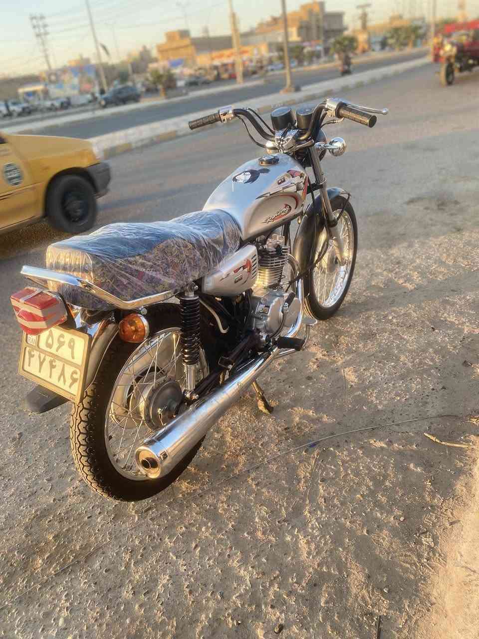 سلام عليكم دراجه نامه اصلي صارلها شهرين معمره تعمير اصلي جاهزه ماعوزها كلشي وبرغي مامفتوح بيها مكفوله وراق ٧ بيها سكنر مكاني العماره مغربه سعر ٨٥٠ وبيها مجال للشراي تصال ***********
