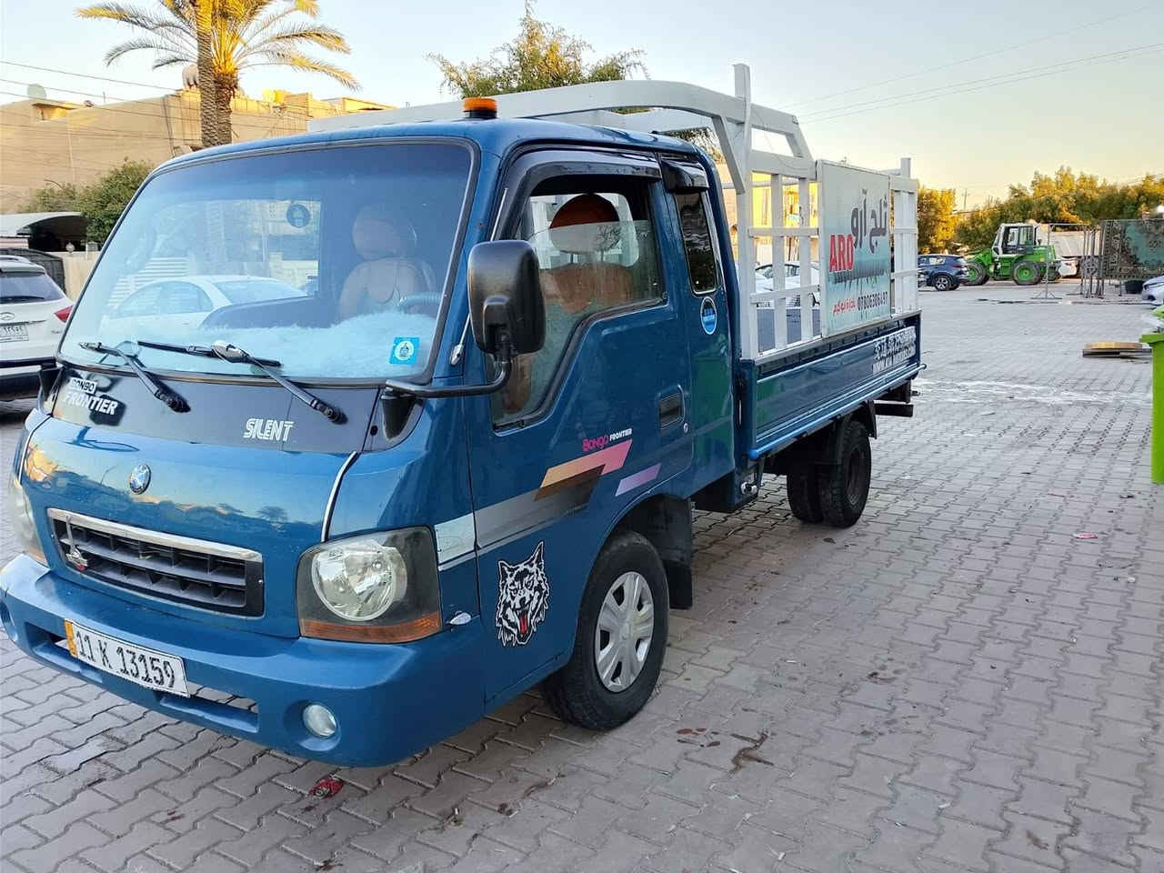 سلام عليكم
اللبيع كيا حمل ام اعيون موديل 2001
السياره مكفوله نقصها بس تبريد 
مكفوله من كير ومحرك و وساصي 
العنوان بغداد ابو غريب 
رقم الهاتف ***********
