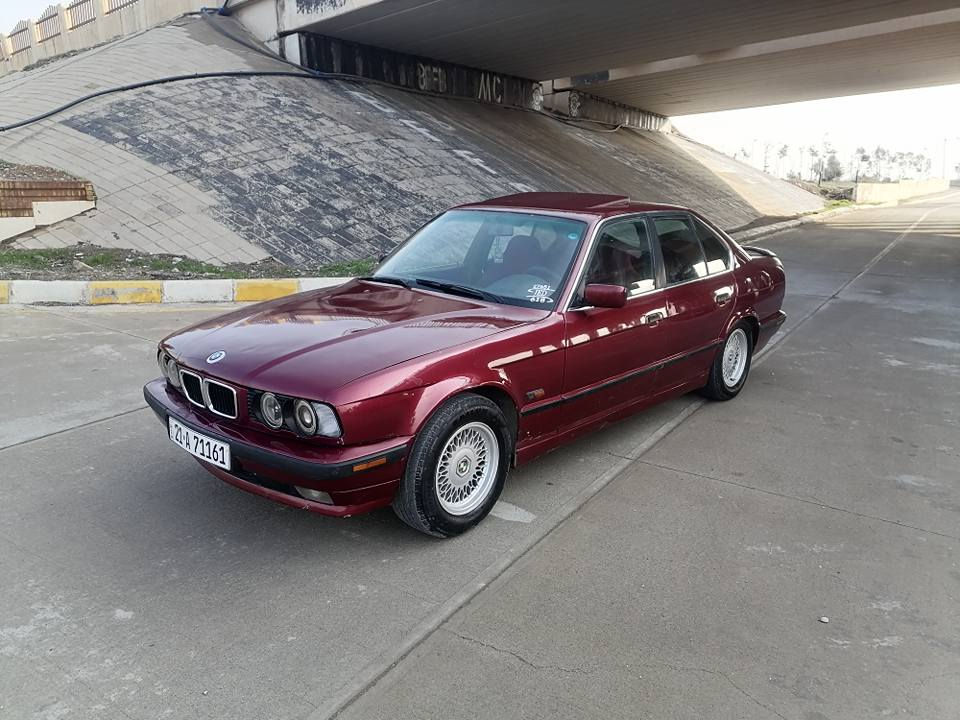 بیئم دبلو بۆفرۆشتن مۆدیل 1992 مەکینەی 525کەپس بیلاد گیر عادی گیر مەکینەی بەشەرت بی سەرف بی بخار بی لیدراو بؤياخ عام بؤ جواني رەقەم سلیمانی رەقەم سنەوی  تازایە تا 2029 دەفتر بەنزینی هەیە تحویل غرامە بەشەرت مواصفات سلایت کوشین جلد جام کارابا سوکان 95 ئیرباک پیش پان بۆنیت پان پیشی کامل کراوە بە 95 تبرید مەرکەزی پاوەر ABS قوفل مەرکەزی لایت زینۆن لایت ئەڵقە تاخم پیش کارابایی به شرت تەقەو ڕەقەی  بەشەرت ماڵ دۆستا دينار مسرفي تيا نيه ناونیشان کەرکوک رەحیماوە *********** //// *********** كركوك, العراق
