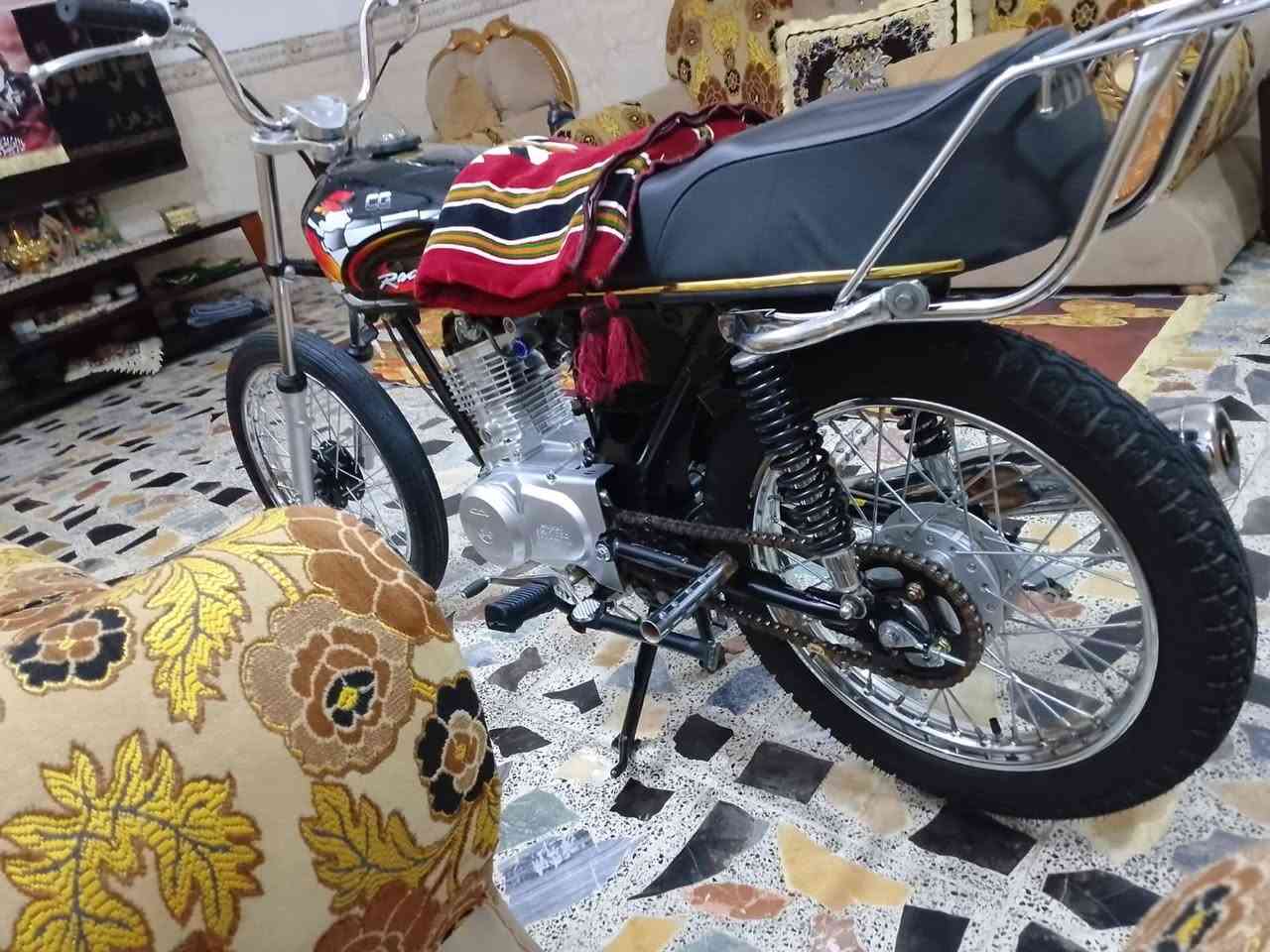 سلام عليكم
دراجة سيجي ام الحربة صالي سبوع من امعمره اوراق سكنر بعدها عل سحك شوفت عينك والدراجة خير من اللة مكاني كوت عزيزية الرقم ***********
