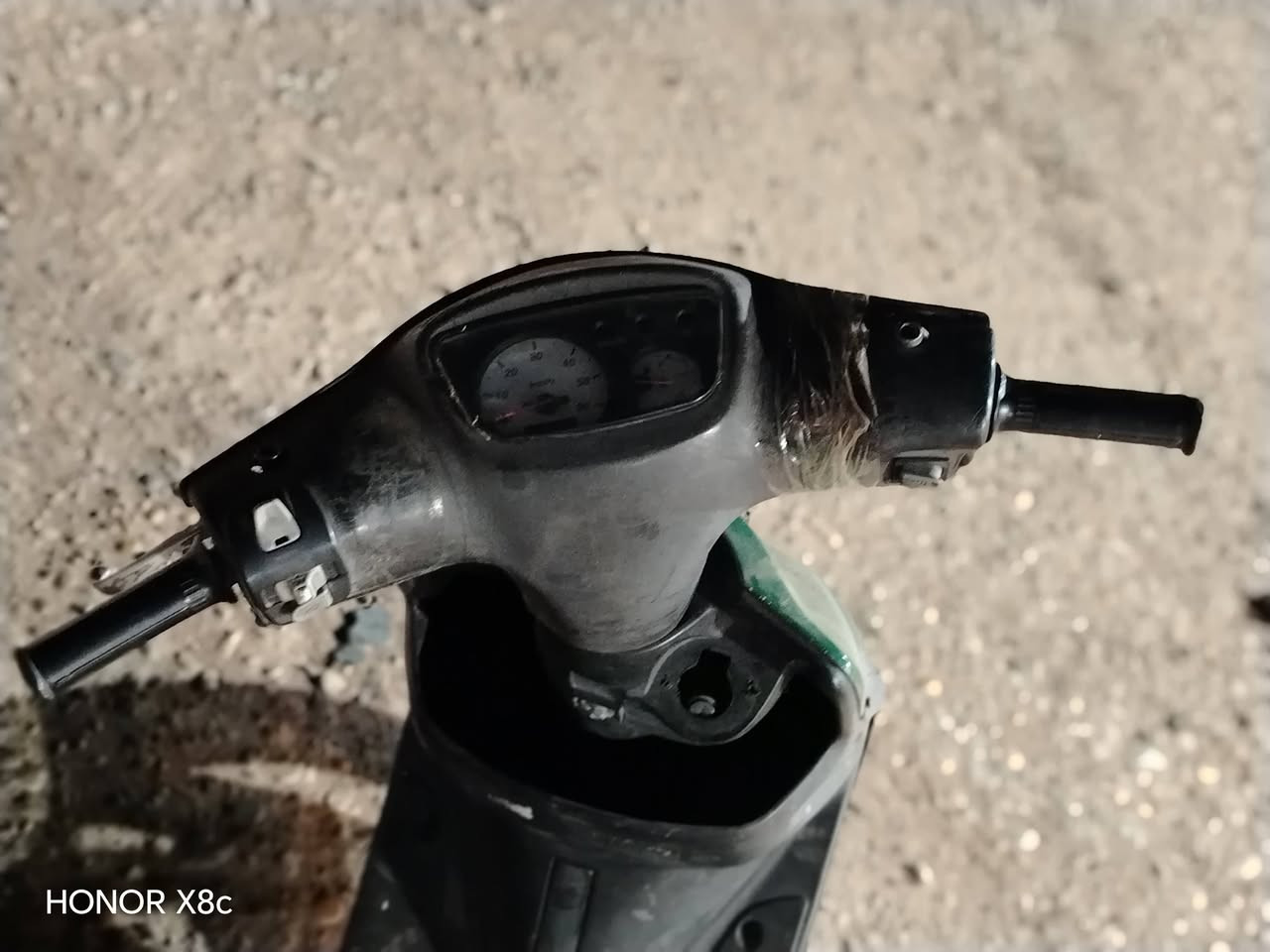 السلام عليكم يوماها ام تسعه للبيع الدراجه شغاله هندر نكره بكل وقت مكينه ناعمه مكينه مفتوحه مره وحده شغاله لايت بك لايت عوزه كلوب محترك كامله كفرات السعر 250 وبيها مجال مكاني ميسان حي الجامعه الهاتف *********** الشراي يتصل ويدلل
