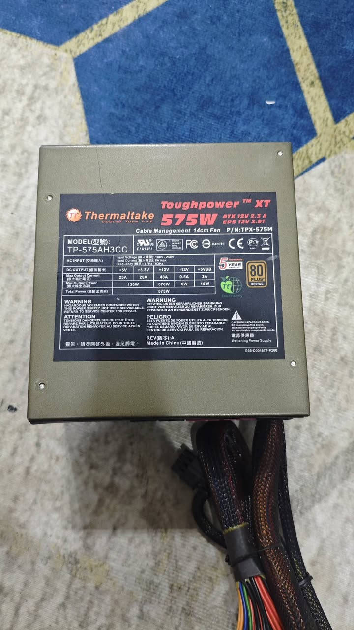 سلام عليكم مزود طاقه (باور سبلاي)السعر ٤٠ الف للعلم الجهاز كله نحاس مكاني كربلاء توصيل
هذا المنتج هو مزود طاقة (Power Supply) للكمبيوتر من نوع Thermaltake Toughpower XT. 
القدرة الكهربائية: متوفر بقدرات مختلفة مثل 775 واط أو 875 واط اعتمادًا على الطراز الدقيق. 
التبريد: يحتوي على مروحة تبريد مقاس 140 ملم لتوفير تدفق هواء هادئ وفعال. 
التصميم: يتميز بتصميم معياري (Modular) لإدارة الكابلات بشكل أفضل داخل كيس الكمبيوتر. 
الحماية: يوفر حماية متعددة مثل الحماية من الجهد الزائد، والتيار الزائد، والدارات القصيرة لضمان سلامة المكونات.


**إذا كنت صاحب هذا الإعلان وتريد حذفه لأي سبب، رجاءا أرسل رسالة إلى الدعم الفني**