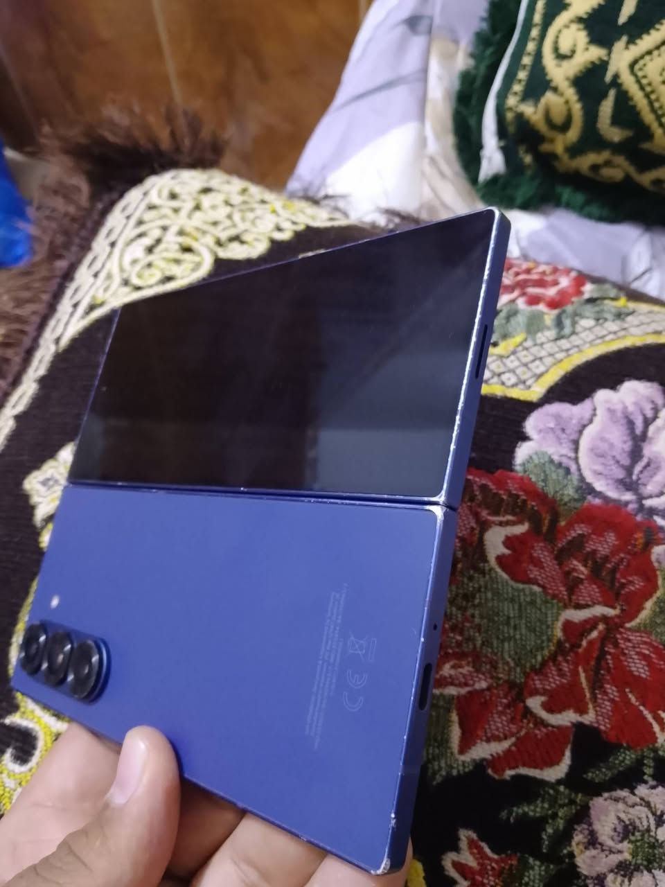 السلام عليكم جهاز البيع Galaxy Z Fold6 كامل ملحقات الذكرته 512 سعره خاص ***********
