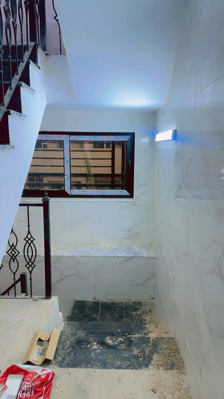 🏘️دار للبيع 53م طابو سكني (حي تونس قرب جامع الخفاف.......🏘️

🏠الوجهه (5/5) بناء حديث يتكون من طابقين ونص يحتوي على 3غراف نوم وصاله كبيره ومطبخ  وخدمات ------- 

(للأستفسار الاتصال خاص  وات ساب ☎️)

***********-أبو يوسف العلياوي للعقار ☎️

‭☎️ 0782 696 5969‬محمد صابر
