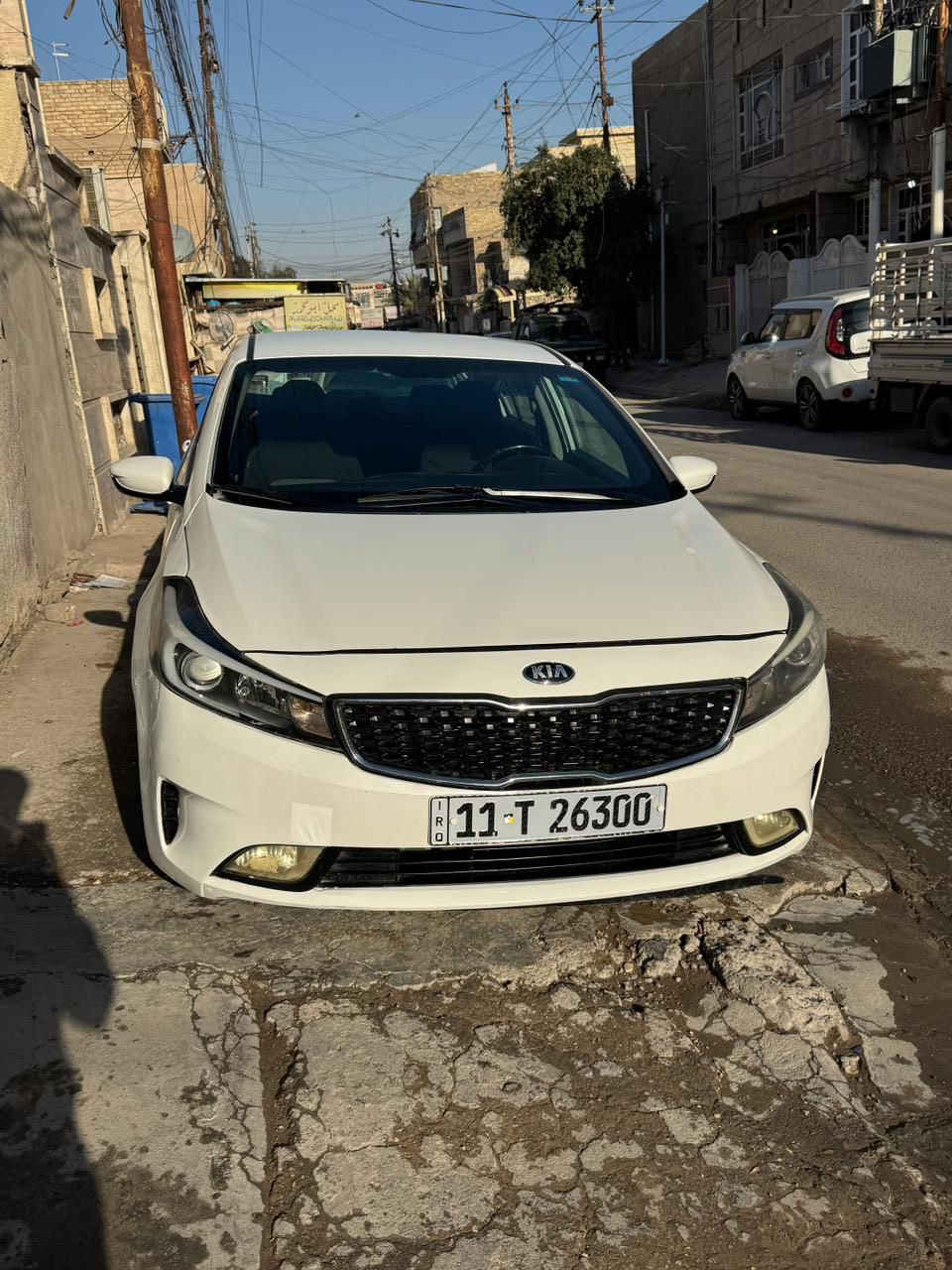 سلام عليكم 
كيا فورتي 2017
السياره بيها جاملغ وبنيد 
الجاملغ معمر نفسه والبنيد مبدل 
رقم بغداد باسمي 
مكاني الشعب شارع الاسواق
السعر 118$ وبيها مجال 

***********
