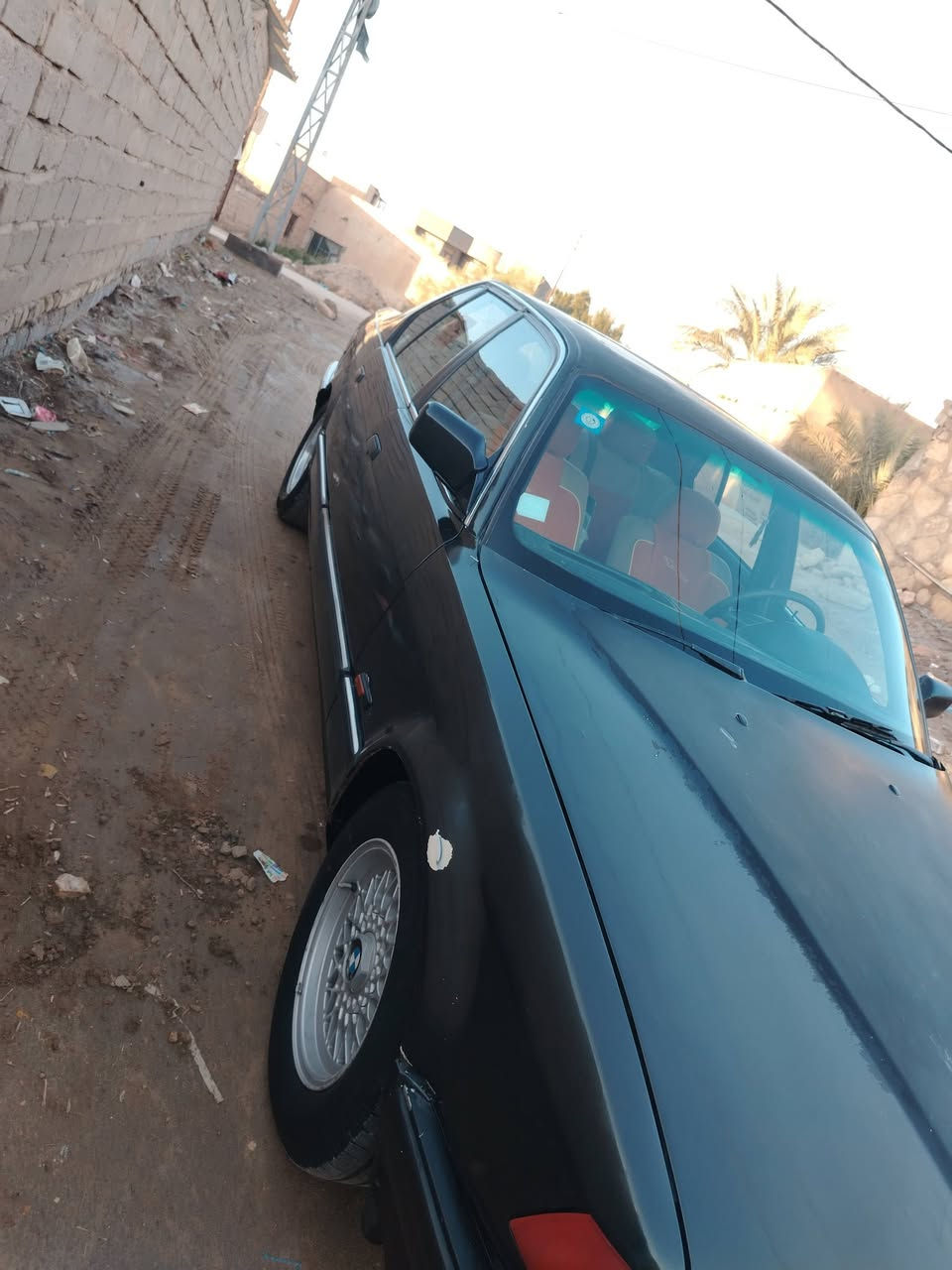 السلام عليكم بي ام حجم 735 للبيع موديل 91 سياره كير ومحرك وحداديه وتخم تاير وتبريد  مكان السياره بابل سعرها ب 42 وبيها مجال استفسار اتصال ***********
