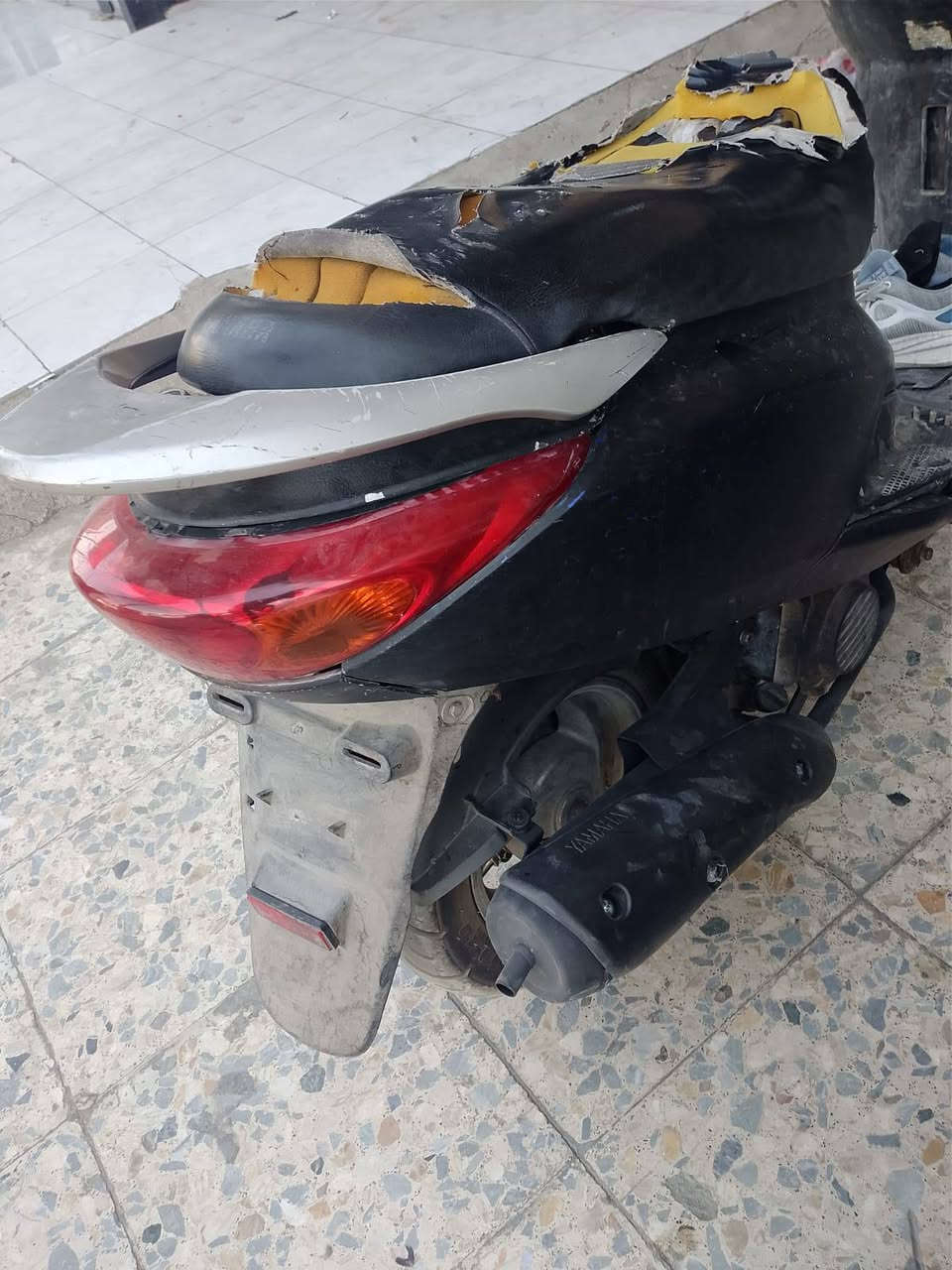 بريز
كلشي شغال بيها كهربائيات سلف هندر
مكينة جدا ناعمة كفرات مختم
شلعة ومعدل اوراق كاملة 
مبدل كابريتر وصالنصة 
نقص فقط كشن مكسور 

السعر 450 وبيها مجال 

حي اور ***********
