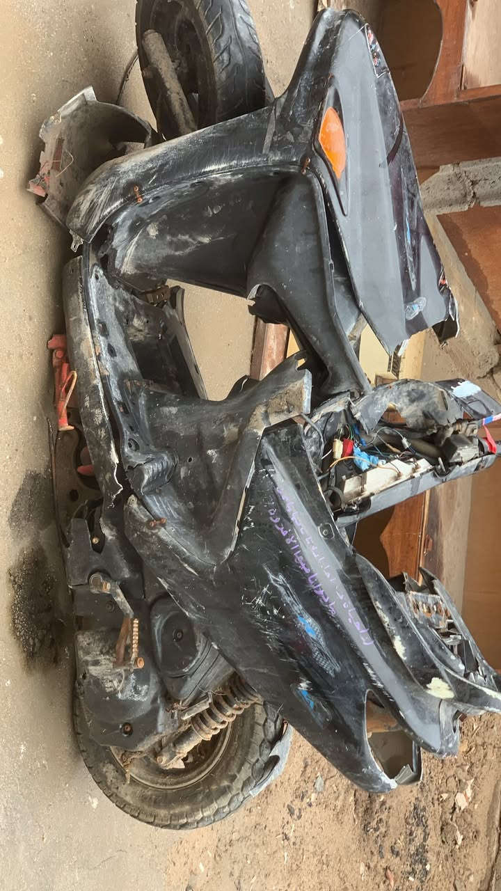 سلام عليكم دراجه فراشه الشاصي معوج فقط مكينه توه مجفتها   حتلو تاخذها تبيعها تفصيخ هم تستفاد مكاني بصره الجزيره رقمي /***********
