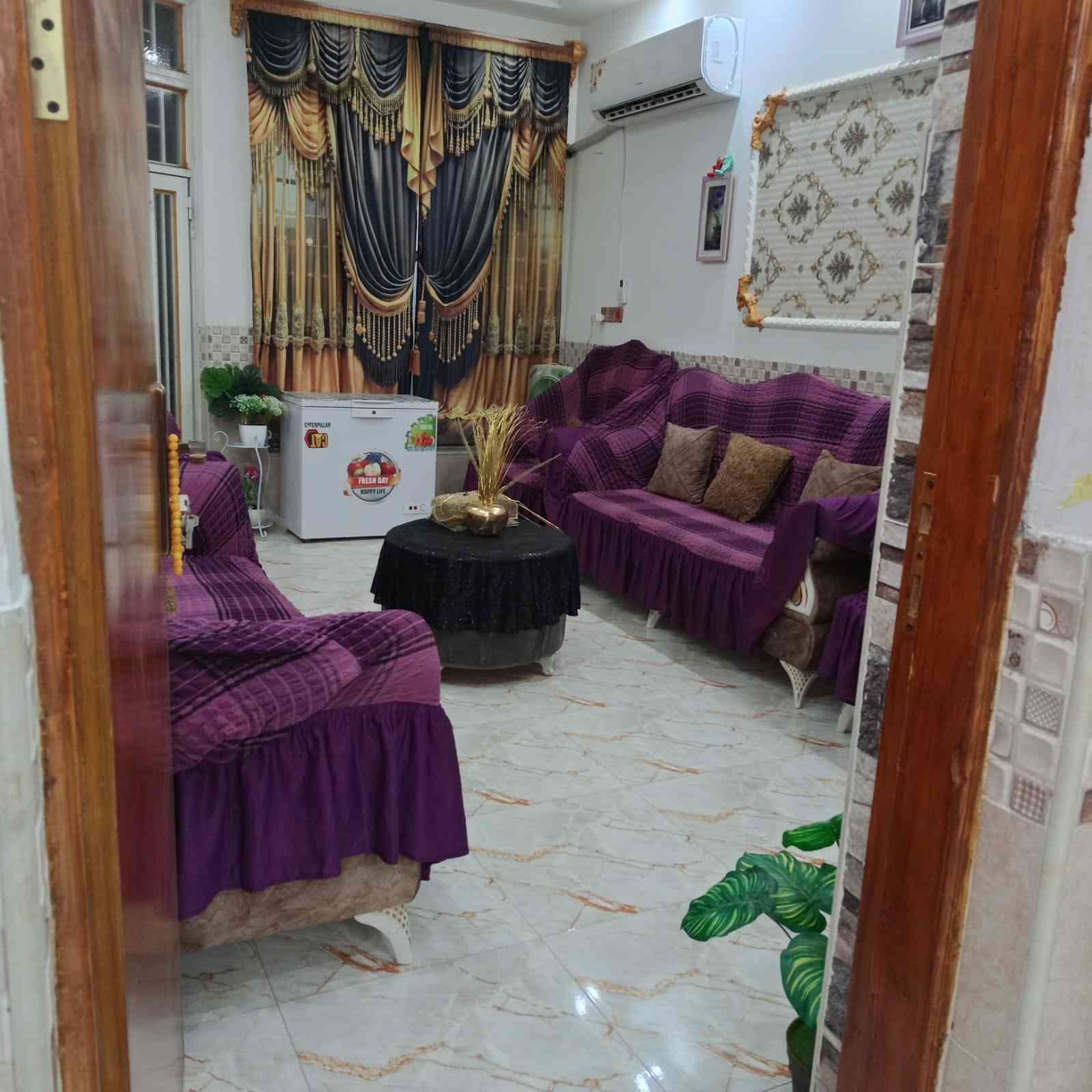 لبيع بيت مساحه 130 متر واجه 6ونص ونزال 20 مكان سياسين قرب مدرسه اروان وقرب الروضه الاتصال على الرقم ***********بي واستاب الرقم  بناء 2021  تفاصيل الطابق الاول غرفتين وحده كبيره وحده صغير مطبخ استقبال وهول طرمه صحيات داخليه وخارجيه الطابق الثاني مثل موصفات الاول  بيت طابقين جاهز من كلشي  سعر 145 بي مجال  هذا الفديو مال طابق ثاني ترى مثل الجوه
