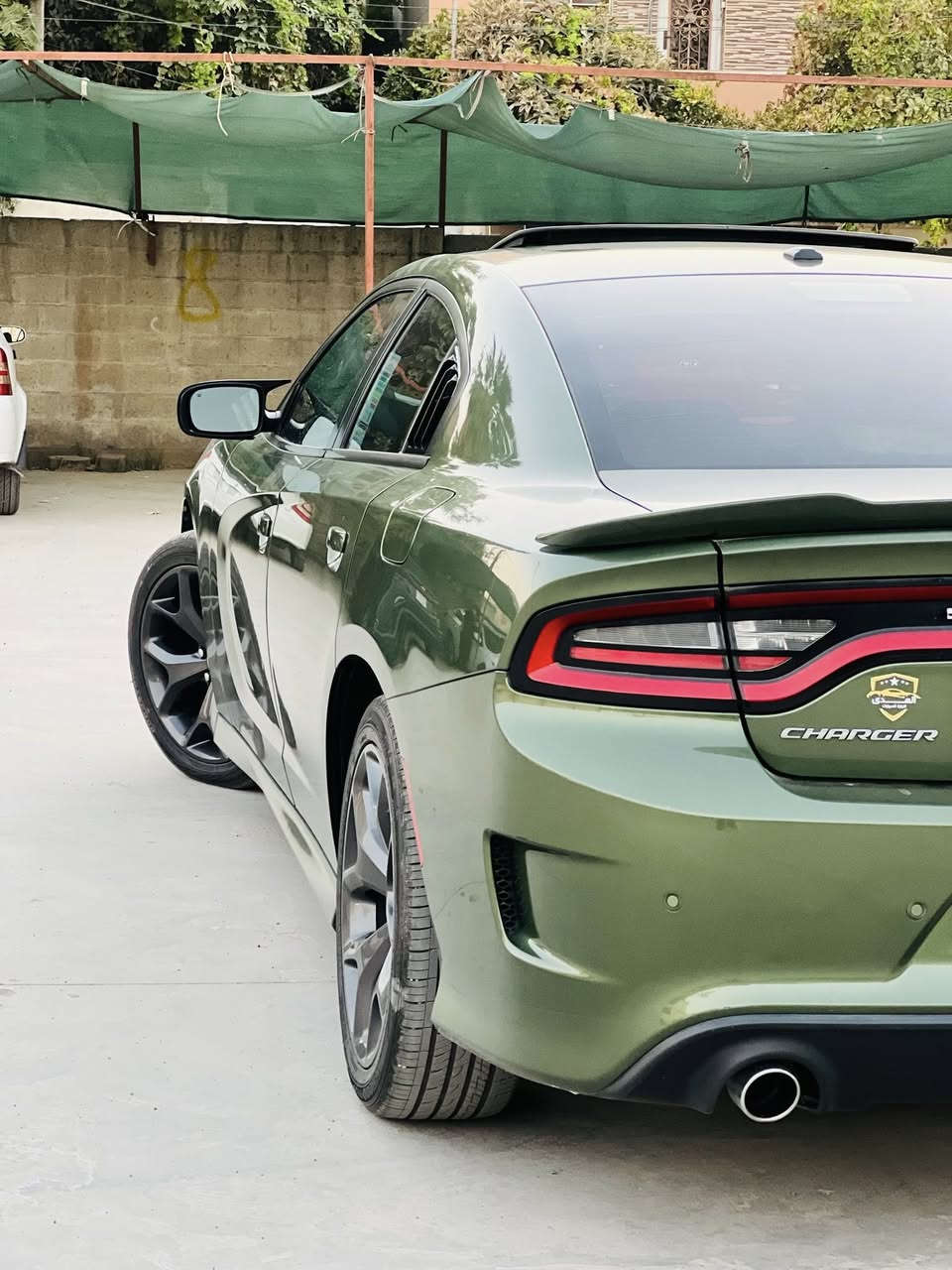 السلام عليكم
( خليجي) جارجر جي تي  موديل  2019 
سعة المحرك ( 3.6 )v6 
اللون زيتوني
المسافة المقطوعه 78444m
الإضافات 👇👇👇👇
فتحت سقف سلايد
كراسي جلد ابيضّ 
شاشه كبيره 
بلاك توب 
لايتات زينون LED 
كراسي تدفئة
شفتات ستيرن كيرات
ويل 20
كرسي كهرباء
لايت زنون اصلي 
تشغيل عن بعد
سوبر تراك باك 
فول فول للأخير بس بدون رادار جانبي 
الضرر بعض مكانات صار حالوب ومصلح but
والسياره كلين 
مكان السياره / موصل حي الميثاق 
التواصل / ***********. ***********
