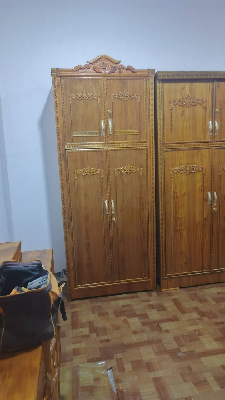 غرفه نوم 6 باب جديد 
كنتور + جربايه + كومديات + زاويه + ميز تواليت 
توصيل محافضات موجود  سعر 850 للاستفسار واتساب فقط ***********
