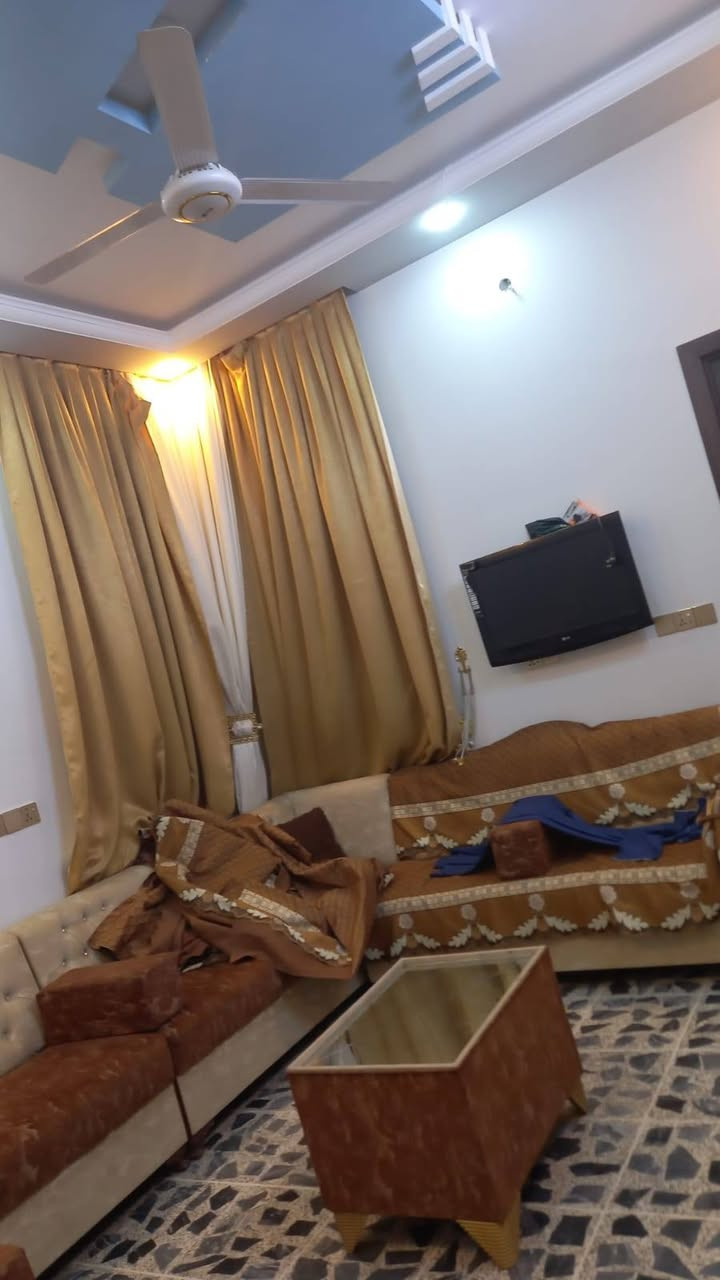 دار المساحه ٢٥٠ متر للبيع مكون من طابقين والثالث صاله كبيره يوجد ٥ غرفه نوم الجغيفي الثانيه قرب أسواق جنه السعر ٢١٥ مليون وبها مجال للتفاوض كورك *********** اسيا *********** اسماعيل الجميلي للعقار الجغيفي الثانيه عبور الجسر الجغيفي
