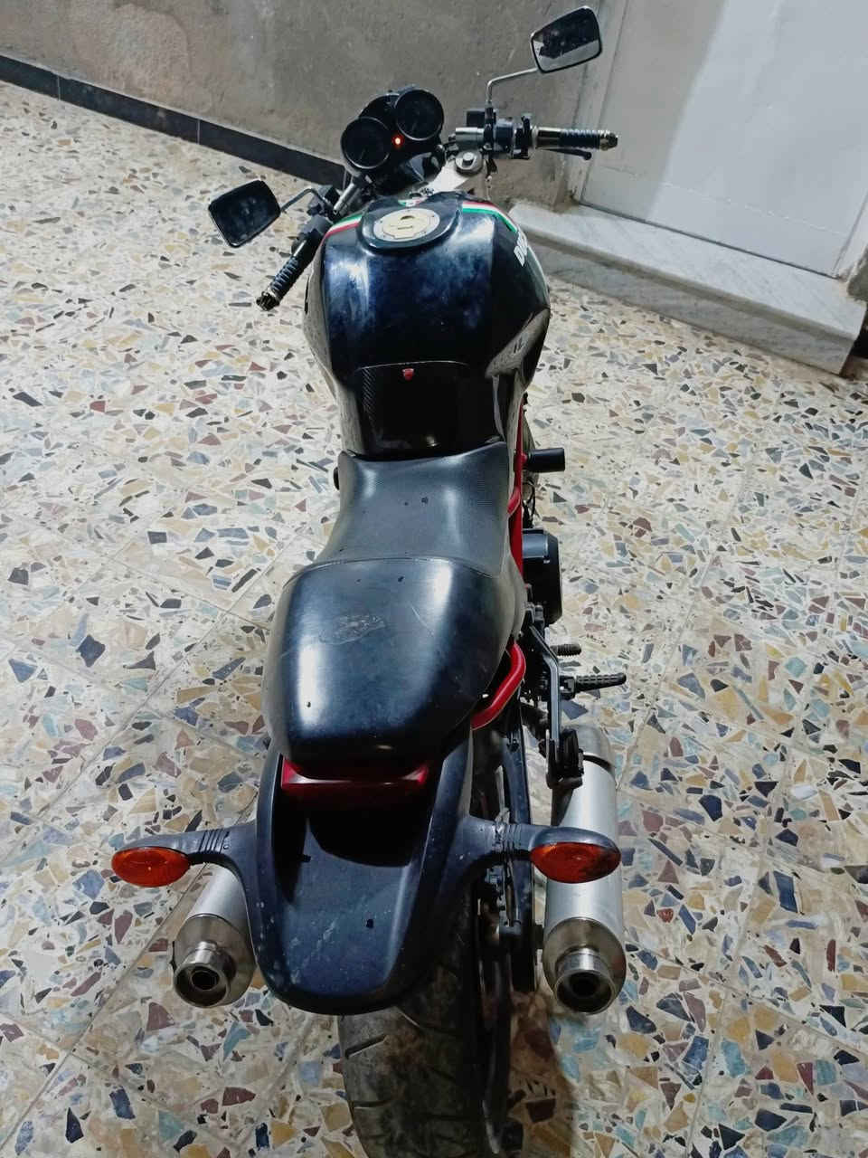 سلام عليكم
دراجه للبيع بطح النوع ( دوكاتي حجم المحرك 400cc  بستمين كبار موديل 2010) الصنع إيطالية الدراجه بوضع وكاله بلادي (سعر 1350 الف) وبيه مجال للشراي ***********
