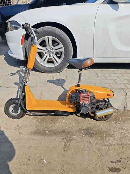 سلام عليكم دراجه للبيه مميزه لون اصفر وارد اكويتي امريكيه محرك بالجيس الدراجه متروكه حتى تايرات جدد بس نازلات الدراجه شغاله وتمشي . خبط كل لتر بانزين قبق زيت مكينه منشار غراضه متوفره بالداكير مكانه الدراجه بالبصره المعقل سعره190الف وبيه مجال رقم الهاتف موجود وتساب ***********
