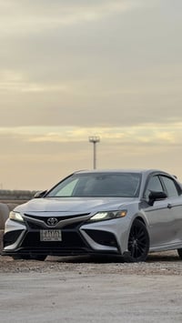 للبيع كامري 2022 بيها جاملغ وبنيد كلير فقط مواصفات السياره se محدثه خا...