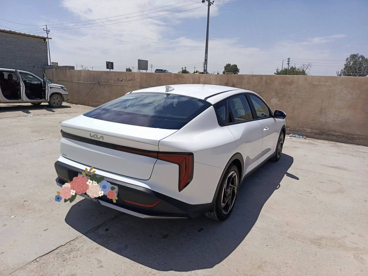 سلام عليكم كي فور خليجي بسمي رقم بغداد مكانها ذي قار مركز 
كفاله عامه محرك 2000 دوش 
ماشيه 4700
موديل 2025
السعر 188 بيها مجال بسيط

***********
