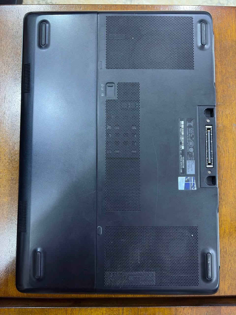لابتوب dell للبيع
مدة الاستخدام: سنتين
يحتاج الى تبديل بطارية
المواصفات: مذكورة بالصور
اللابتوب جيد جدا للاستعمال المكتبي
او الطلابي 
و للالعاب بنفس الوقت 
يشغل PUBGموبايل 60فريم اعلى اعدادت
العنوان: مدينة الصدر قطاع ٦٧
رقم التلفون: ***********
السعر: 500,000 الف 
التواصل واتساب
