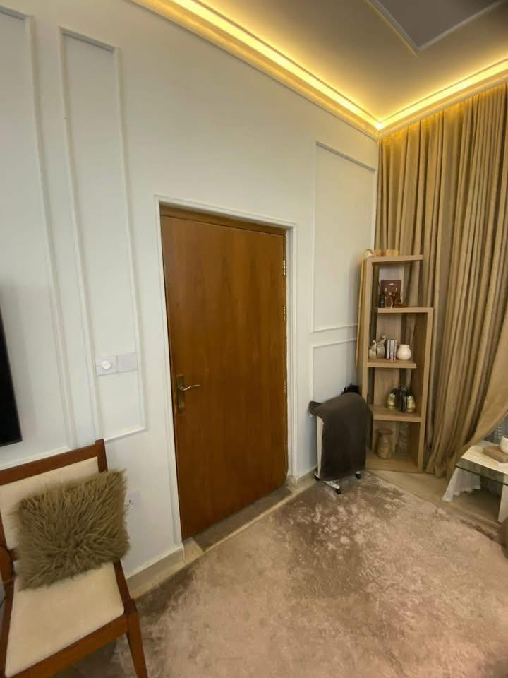🏡 دار حديث للبيع – موقع مميز في الأعظمية

✨ أول بيت داخل قيصرية – مدخلين 🚪🚪

📐 المساحة: 60 متر    📏 الواجهة: 10 متر

🏠 يتكون من:
• 3 طوابق
• صالة مريحة
• 3 غرف نوم
• مطبخ
• خدمات عدد 3
• مخزن

📍 الموقع: الأعظمية – الأخطل
قيصرية هادئة تحتوي على 5 بيوت فقط

للأستفسار
                              ***********                   
—————————————————————
📍أو #زيارة #الموقع -#الاعظمية . #خلف #جامع #العساف
 (#المستقبل #للأستثمار #والتسويق #العقاري)
#مقاولات #عامه - #بيع #وشراء #الدور #والاراضي #والبنايات #السكنيه #والتجاريه -#بناء #هدم #ترميم- #تصاميم #هندسيه #الجميع
