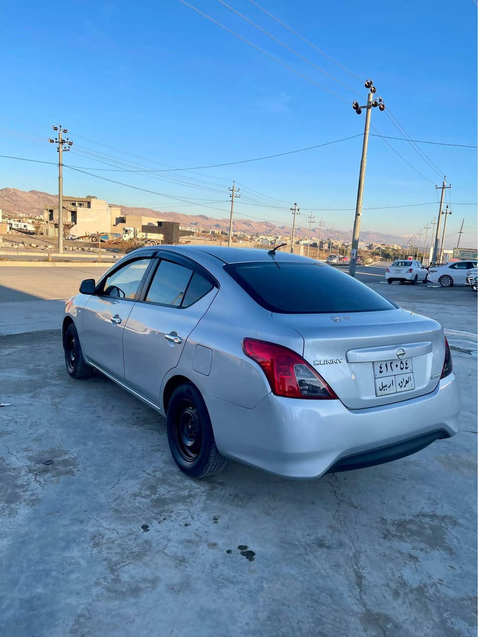 سڵاو لاکشمیبای مۆدێل ٢٠١٥ یەدە نیکل دەبڵ گێچ تەنها یەک پارچەو نیوی سبوخە بەبێ ناو نوکە دەرزی پشت و پێشی نەتی سەیارەکە لۆک لۆکە چرکەی تێدا نیە یەک ٢٥٠ مەسرەفی هەبوو پارەکەت بۆ دەگەڕێنمەوە تا ئێستا سپێری دانە بەزیوە  بەشەرتی گێڕو مەکینە نرخی ٩١  گەڵاو کەمێک معامەلە *********** *********** كويسينجاك, أربيل
