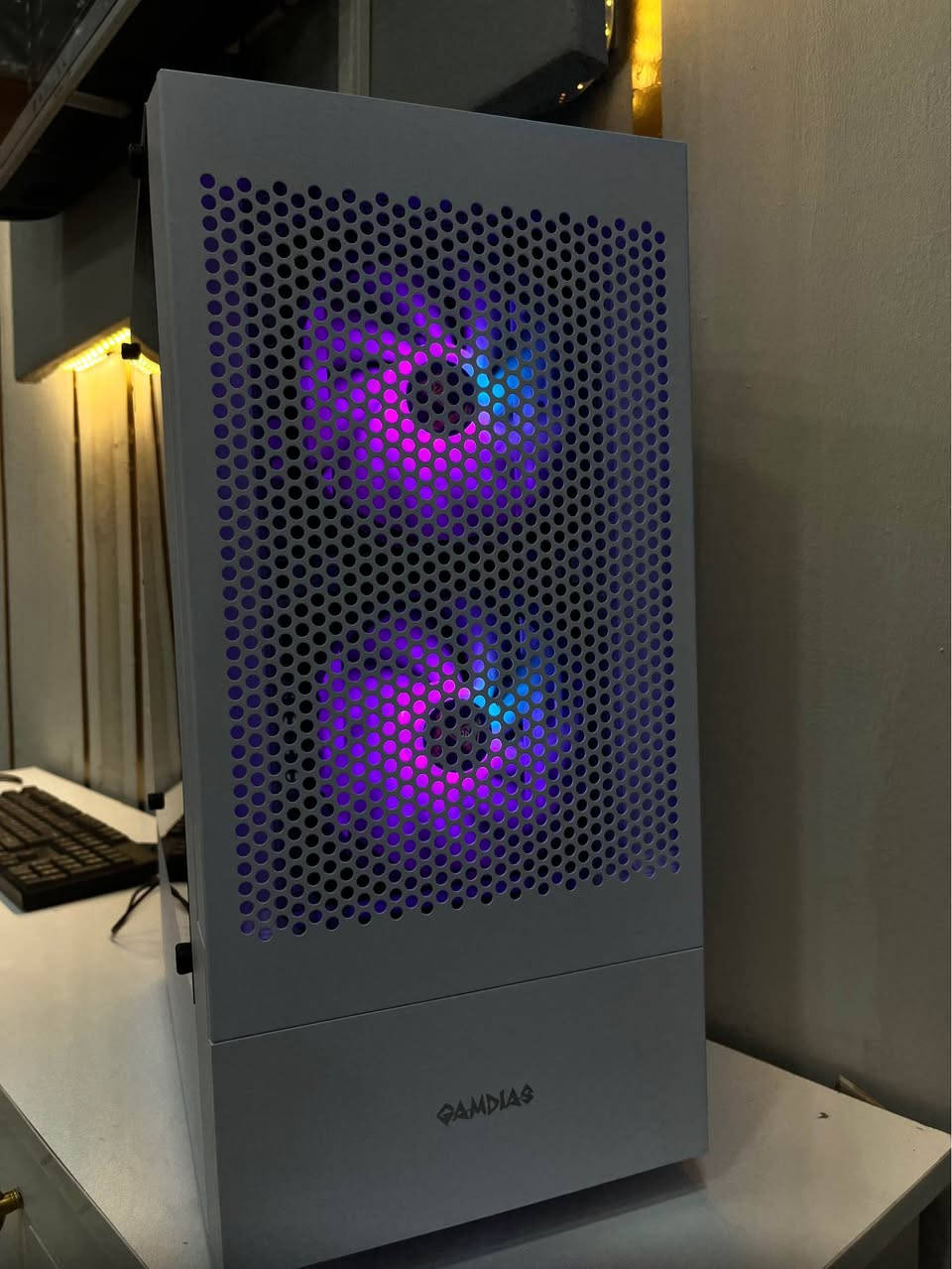 حاسبة كيس جديدة غير مستعمل 
رايزون 5 
كرت rx580  8g    كسر سرعة دبل مروحة 
مبرد غازي 
مراوح عدد 3 ار جي بي 
رامات ddr4 16g سرعة 3200
هارد 256ssd    M.2 
بور سبلاي 550واط حقيقي 
كرت واي فاي دبل اريل 
طبعن جديدةً غير مستعمل فقط منصب عليهة وندز 
مكاني بغداد دورة مهدية الثانية 
***********استفسار واتساب بغداد, العراق
