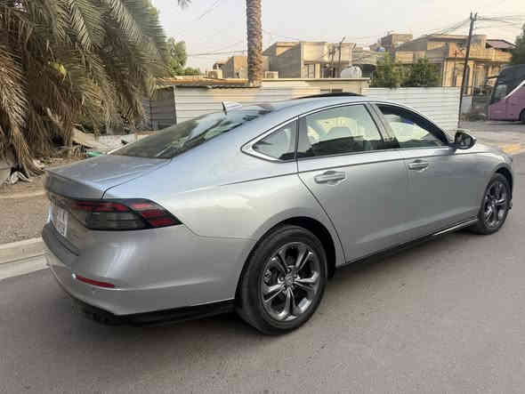 السلام عليكم 
هونداي اكورد هايبرد موديل 2025

ماشيه 12

مواصفات Exl (فول مواصفات .فتحه سقف.كراسي جلد وكهرباء .تدفئه كراسي .تبريد قطعتين امامي وخلفي .ويل حجم 17.حساس امامي .انظمه  قياده ذاتيه .شاحن وايرلس)باقي المواصفات معروفه 

 رقم الشاصي مرفق  بلمنشور// صبغ بنيد وجاملغ 

1HGCY2F61SA002125

ايرباك برده ودركه 

مرقم بغداد

السعر 190 وبيها مجال بسيط  

العنوان بغداد حي الجامعه 

***********
