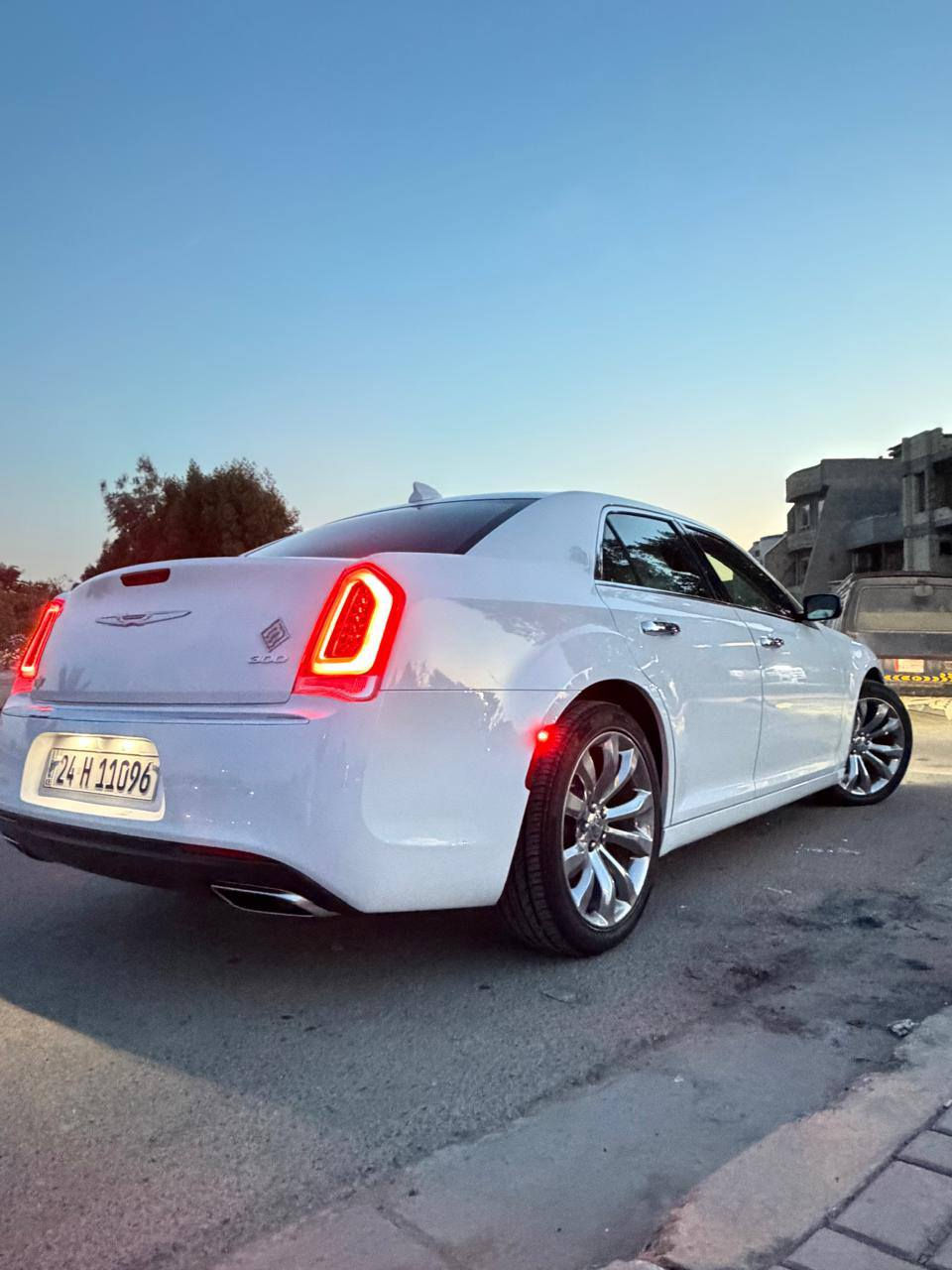 #السلام عليكم
كرايسلر اوبامئ 300 C لون ابيض

2019حادث جاملغ امامي صفحت اليمنه فقط

.. كفاله عامه عدة الجاملغ المامي مال حادث.

...... كفاله من البارد من  الصبغ ول تكحيل 

سنويه وهزه جديدة بأاسمي تحويل ثاني يوم

 موصفات معروفة مال  c فول عدة الفاتحه 

ماشية /////90 ميل 

‏كشنات حار بارد

... داخل ابيض

تدفئة🥵    ..... وتبريد🥶
خزن ميموري السترين خزن 
.
كشنات الخلفيه. 🥵 تدفئة 

 صور الحادث مرفقئ بل منشور

مكان سياره بغداد شهداء السيديه
 

 الشراي يتصل  
***********￼
