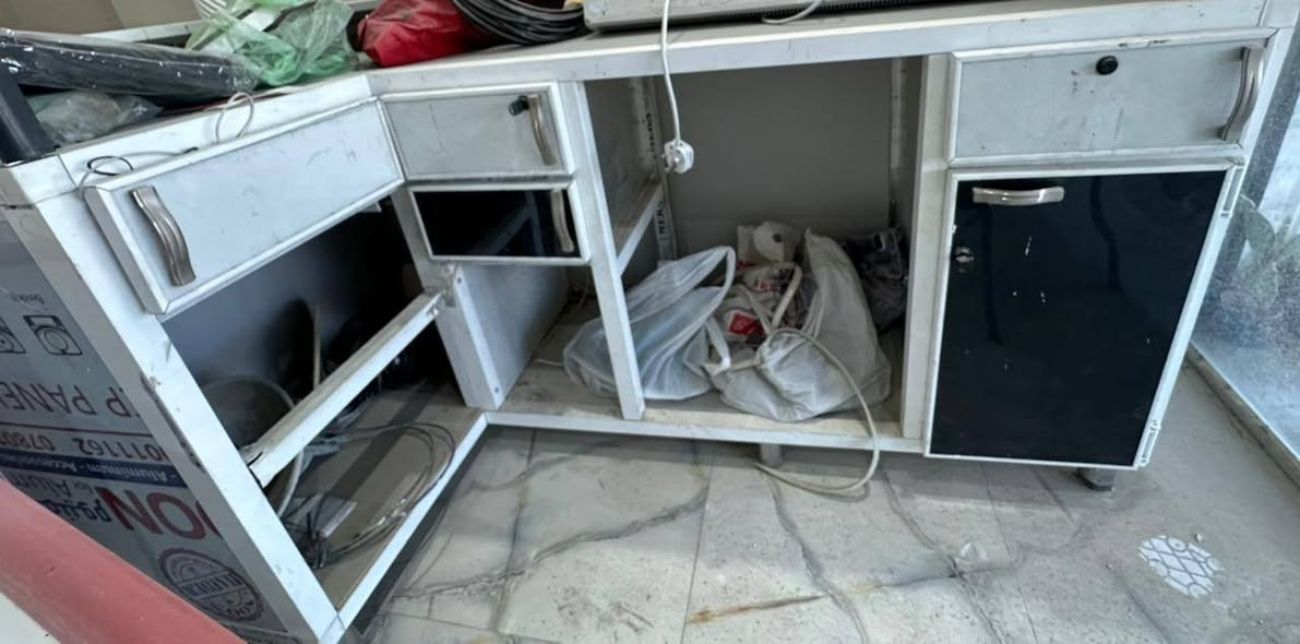 أغراض محل كامل مال موبايلات رفوف ميز البيع مكان عل شط يم فرع السيد غازي أو منطقة الكربلا ئي يم المسبح عفك الاستفسار اوتتصل ***********
