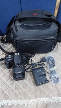 كاميرا كانون 2000D مع عدسة 55-18 اوتو فوكس تصوير فديو 1920f FHD لغة عر...