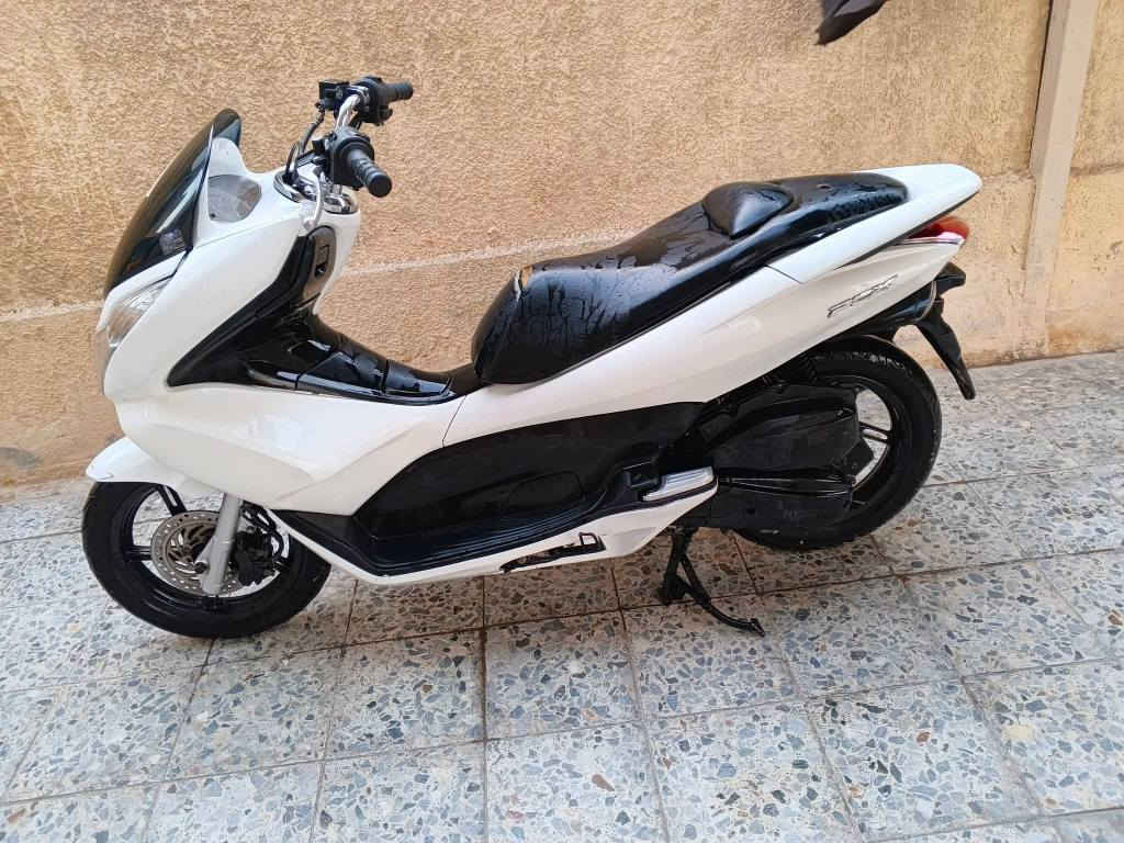 سلام عليكم
دراجه pcx
للبيع جيب الأول 
كفاله عامه 
سرعة مليون و500 وبيها مجال 
رقمي ***********
