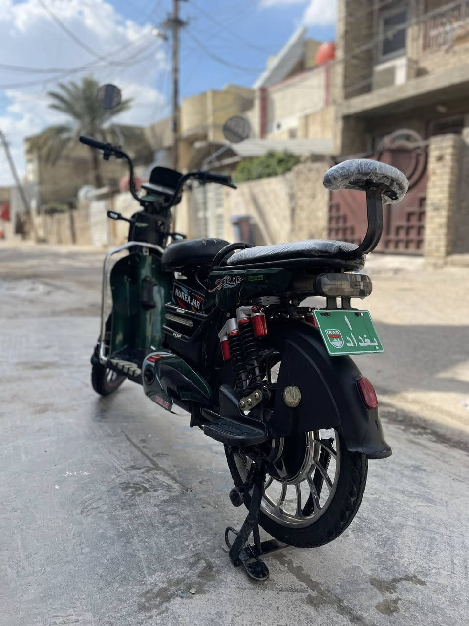 السلام عليكم دراجه شحن حجم 20الدراجه كلش نضيفه وسريعه الدراجه 5بطاريات كهربائيات كلهه شغاله ما بيهه اي نقص وياهه شاحنه اصليه السعر 275 مكاني بغداد الامين الثانيه ***********-***********
