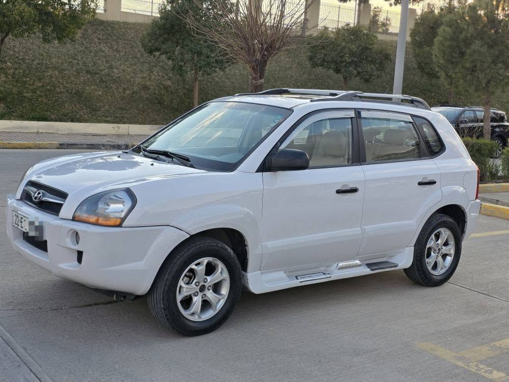 مەکینەی نەکراوەتەوە
زۆر جوان ماوەتەوە
سەیارەی مەعرەز نییە
چوار تایەی تازەی لە ژێردایە
بە ناوی خۆمانەوەیە
سەنەوی تا کۆتایی ٢٠٢٩ تازەیە
هەزەی تازەیە
نرخی ١٢٤ وەرەقەو معامەلەیەکی کەم
***********
*********** السليمانية, العراق
